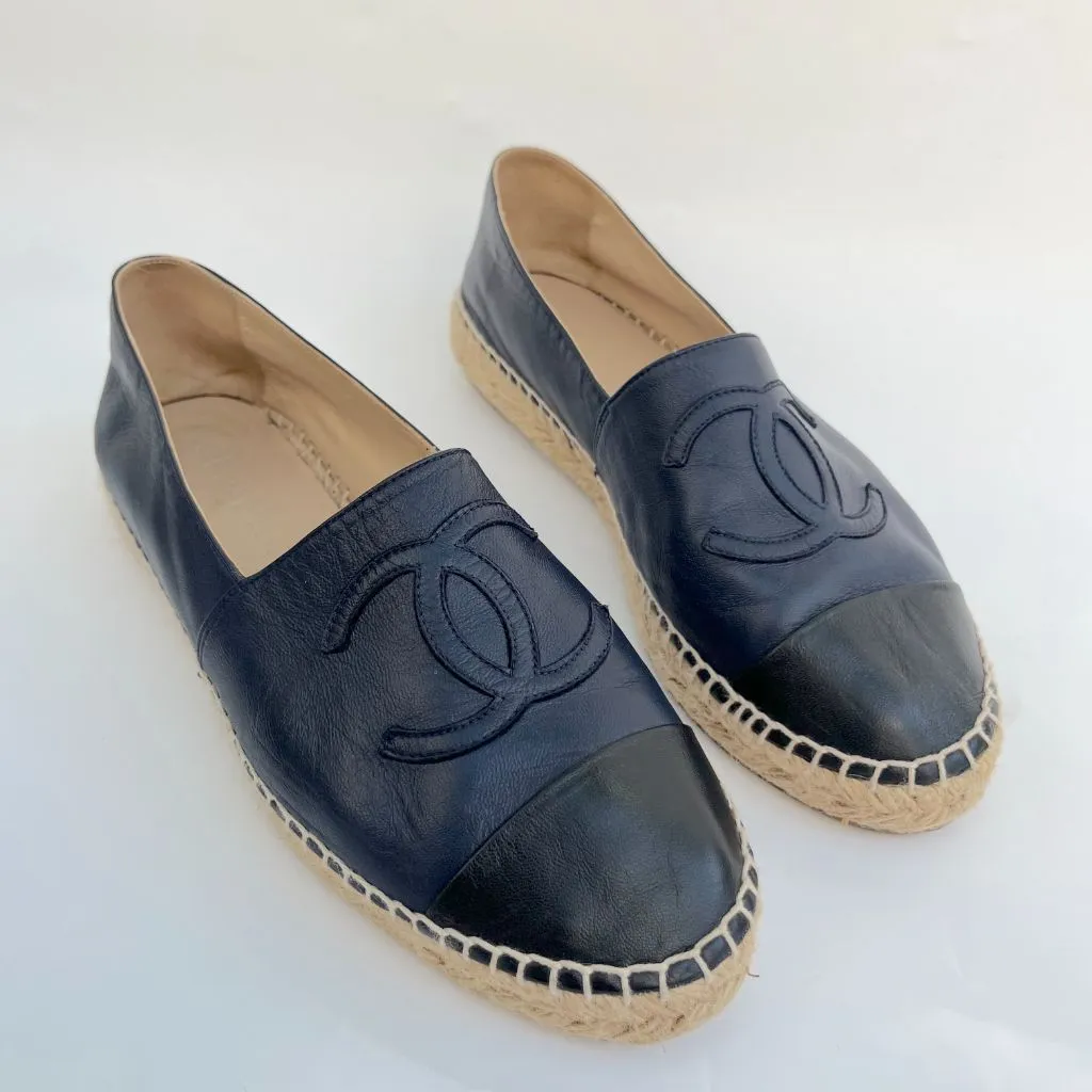 Chanel navy blue espadrilles with black cap toe, 38