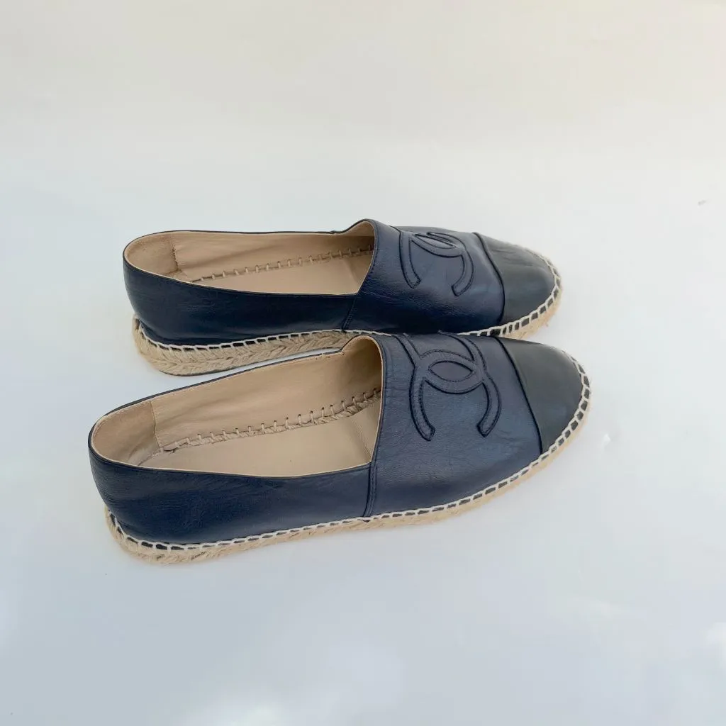 Chanel navy blue espadrilles with black cap toe, 38