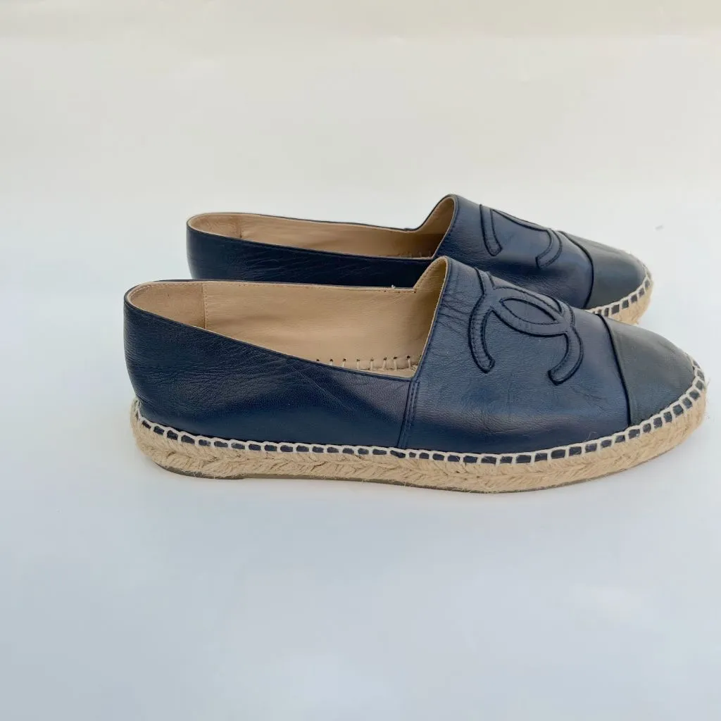 Chanel navy blue espadrilles with black cap toe, 38