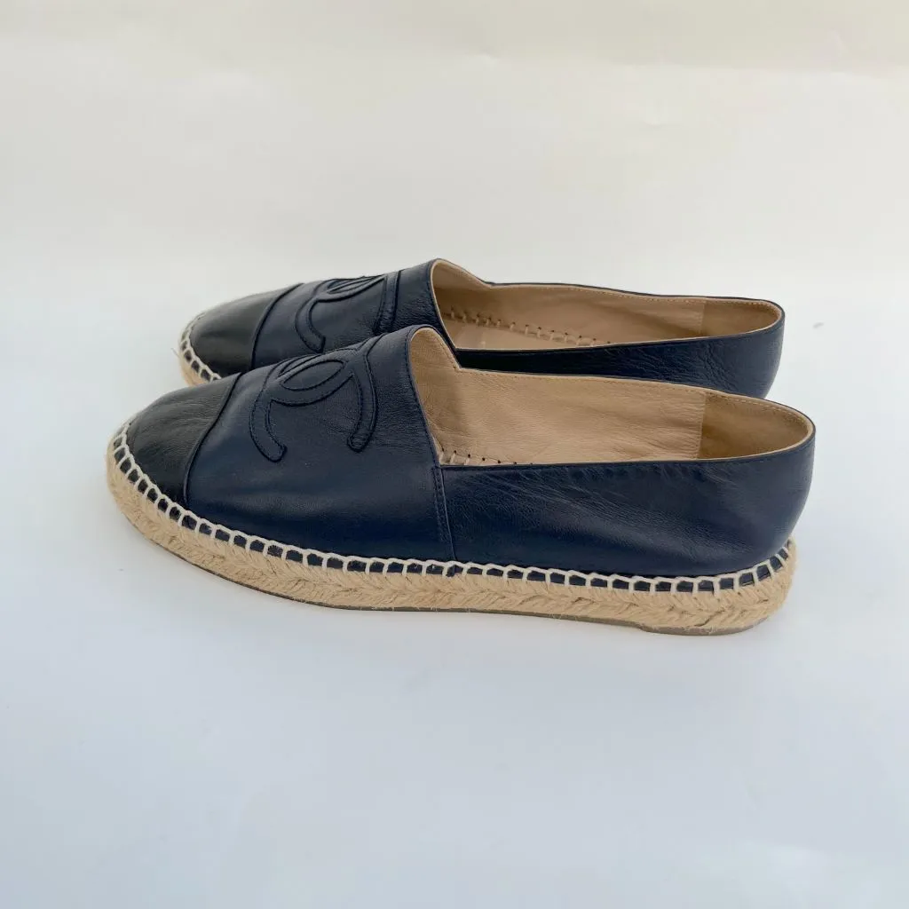 Chanel navy blue espadrilles with black cap toe, 38